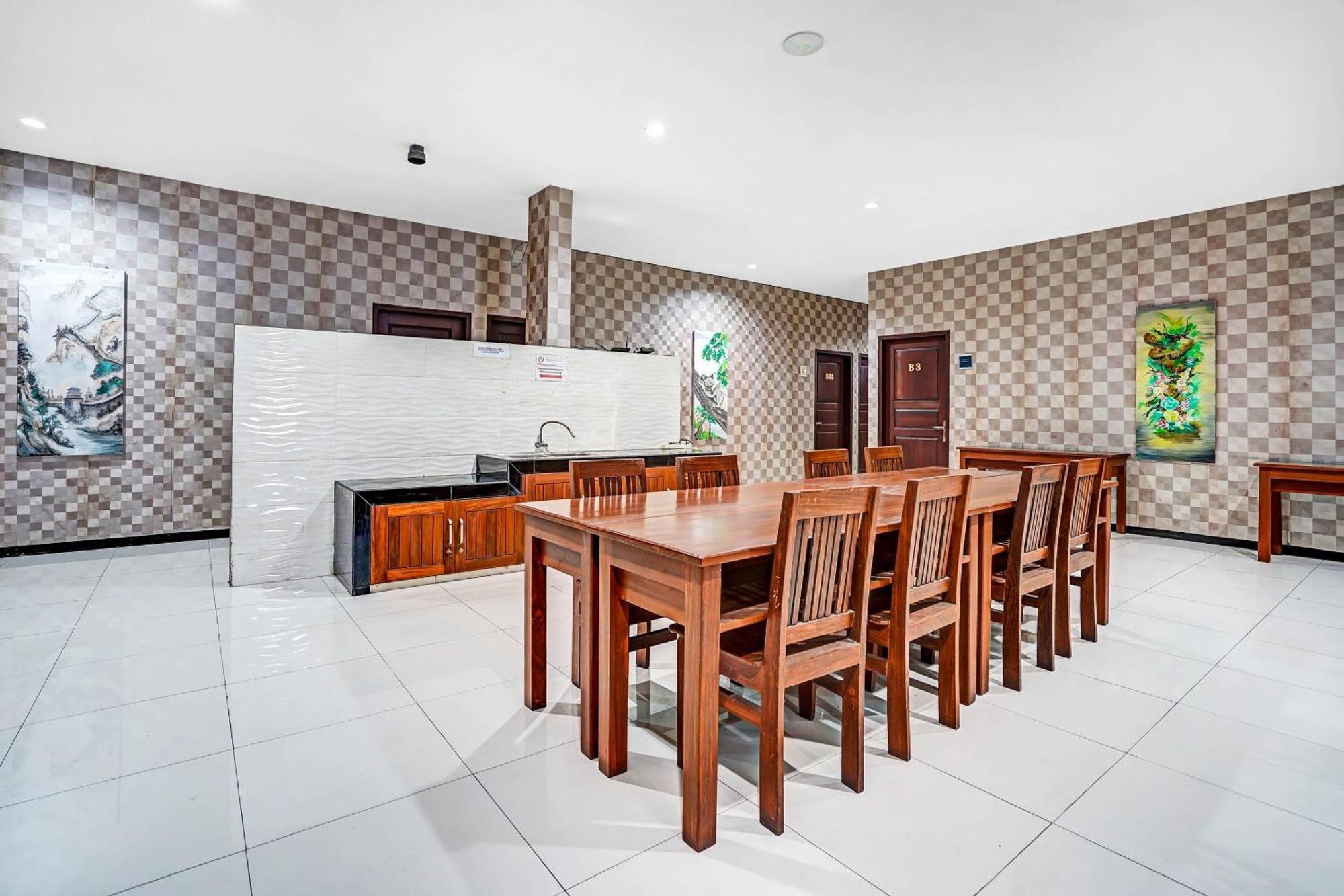Oyo 90889 Dkb Residence Surabaya Exterior foto