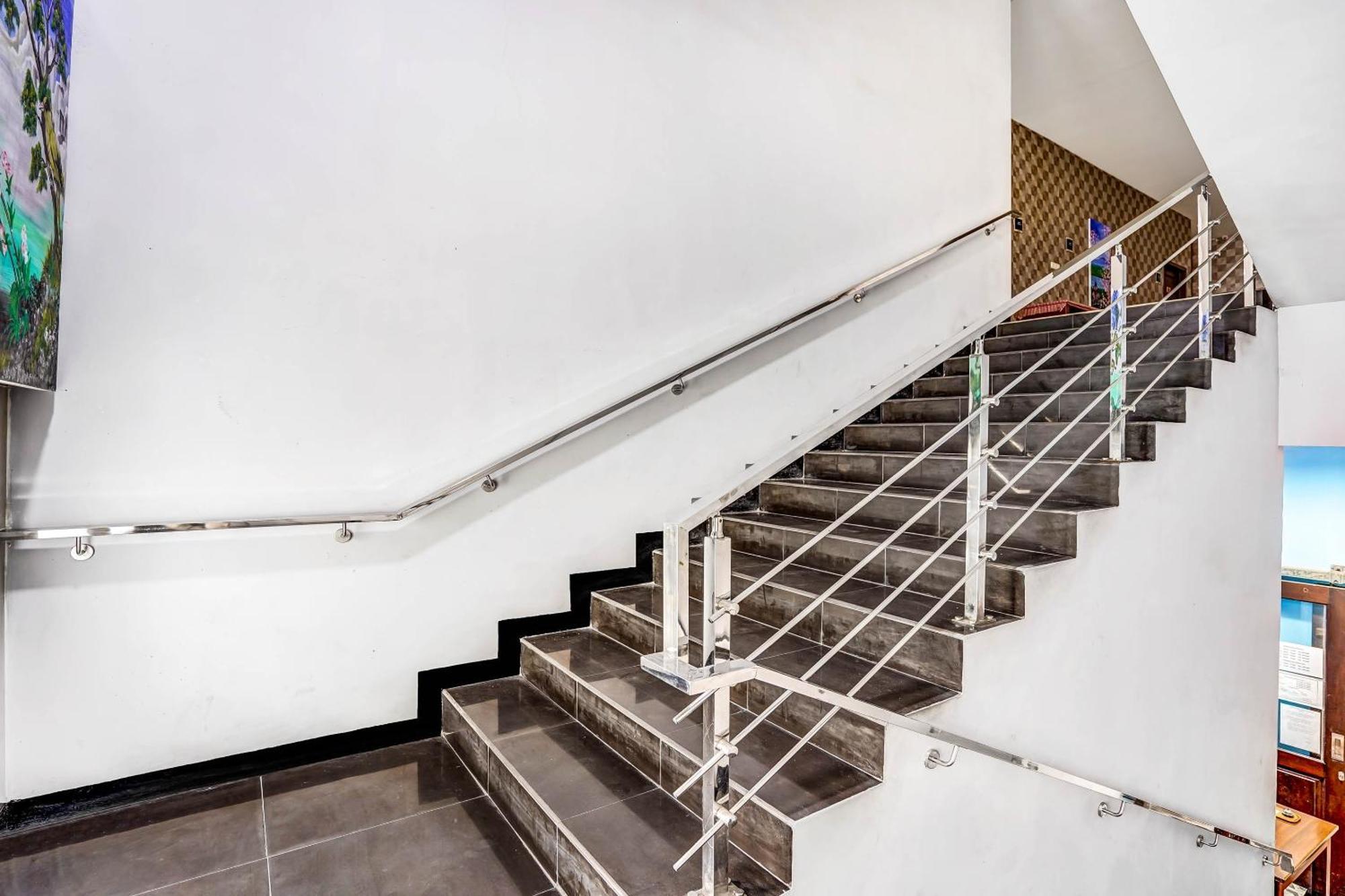 Oyo 90889 Dkb Residence Surabaya Exterior foto