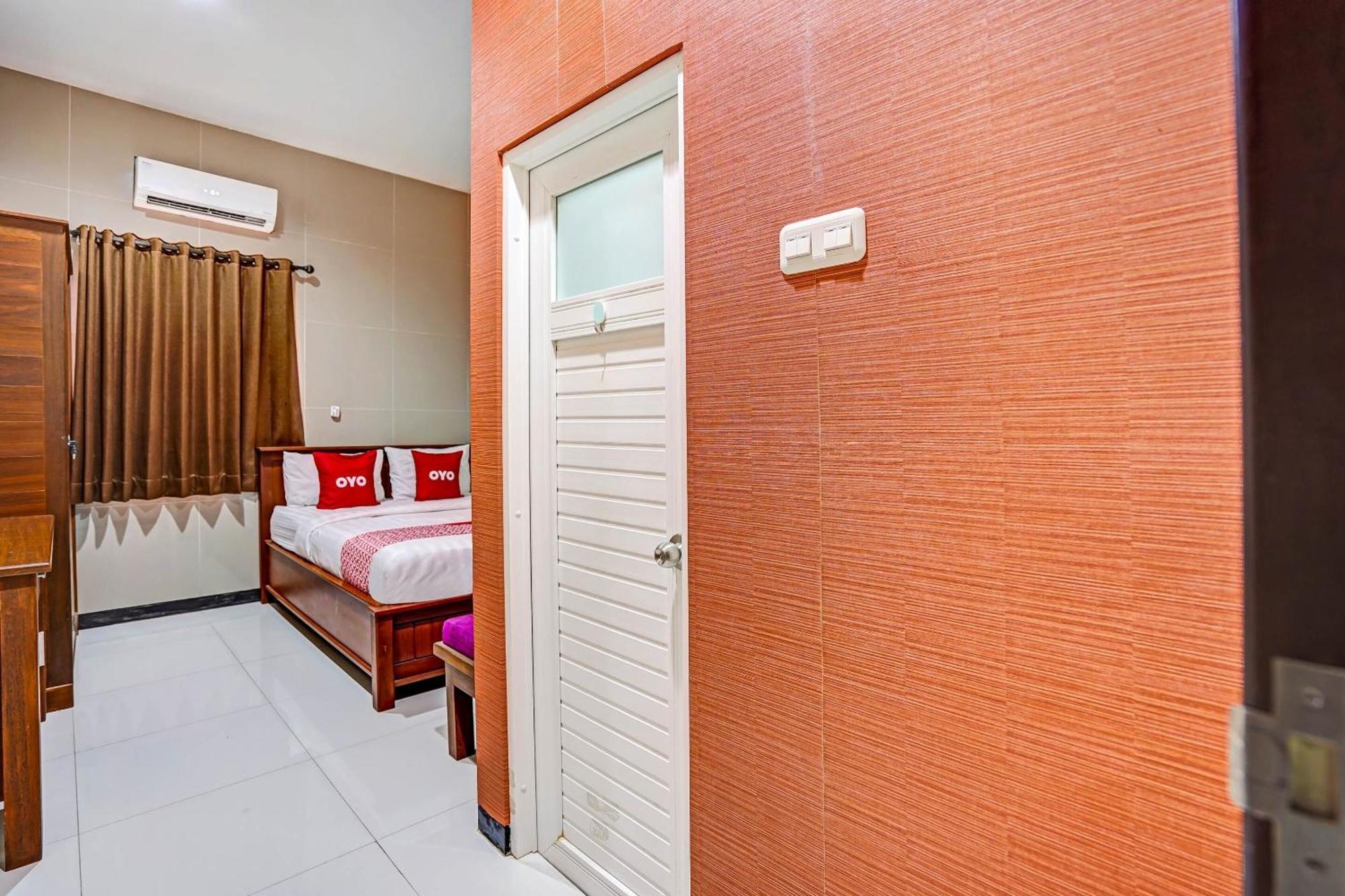 Oyo 90889 Dkb Residence Surabaya Exterior foto