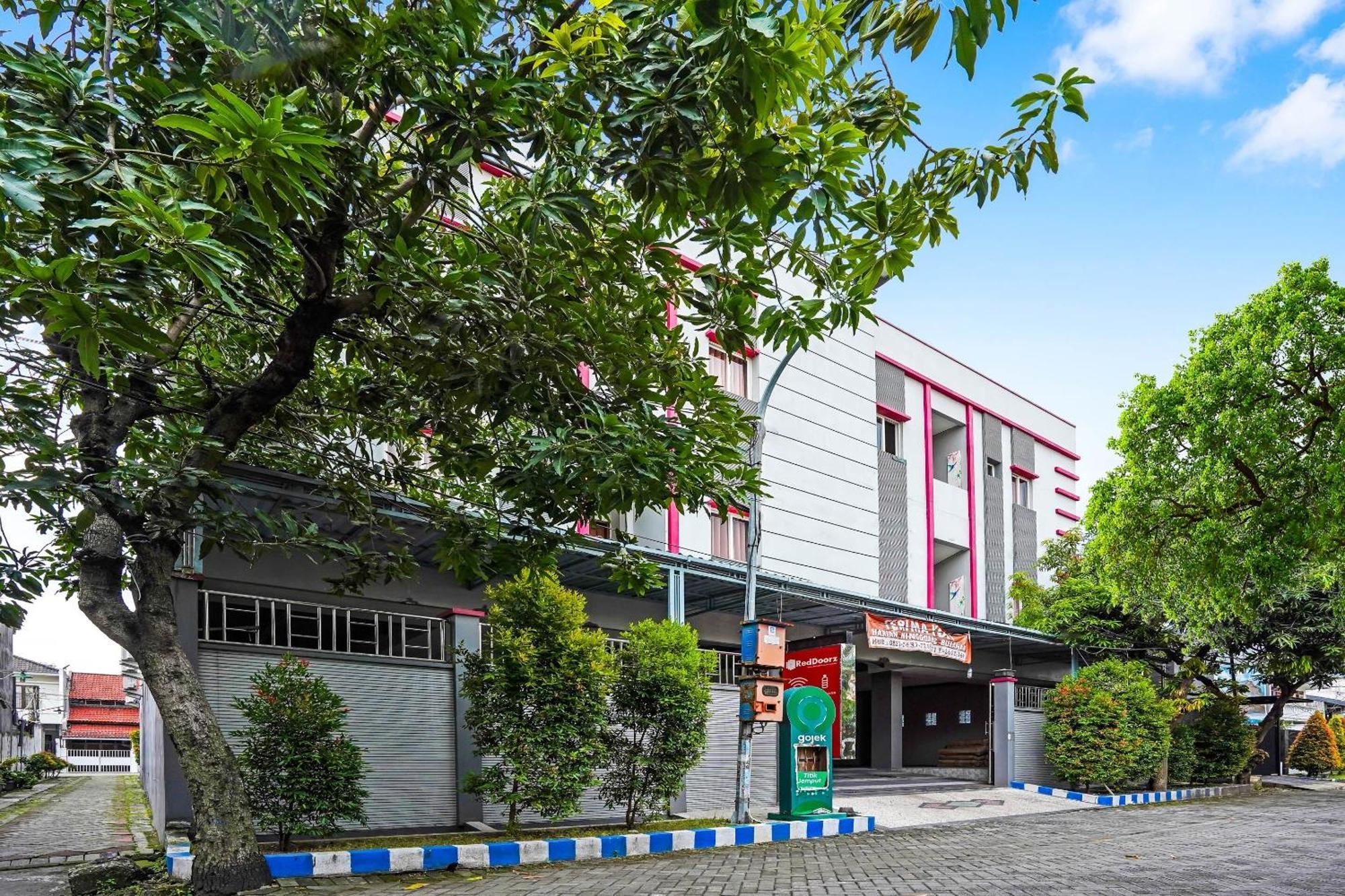 Oyo 90889 Dkb Residence Surabaya Exterior foto