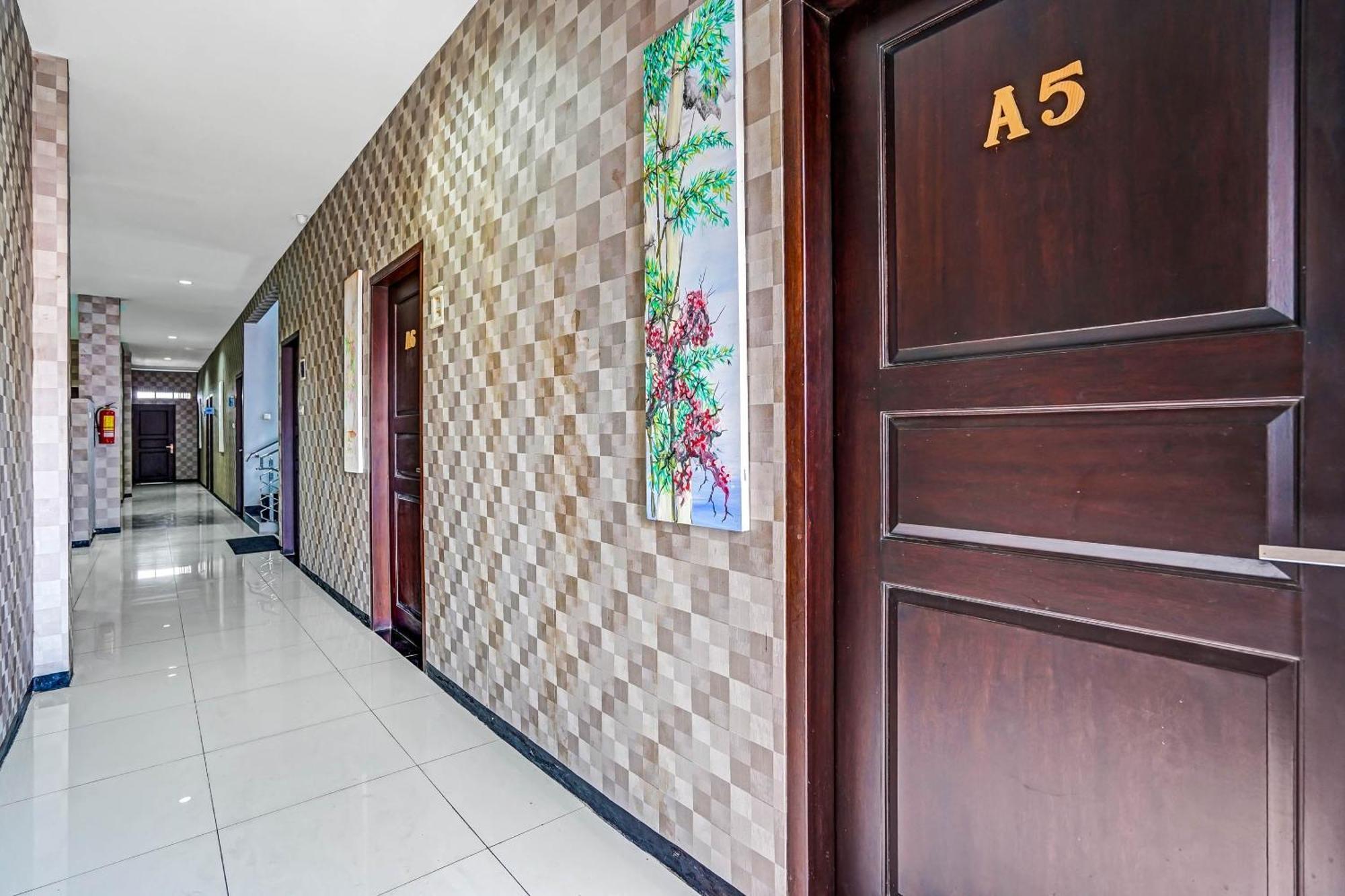 Oyo 90889 Dkb Residence Surabaya Exterior foto